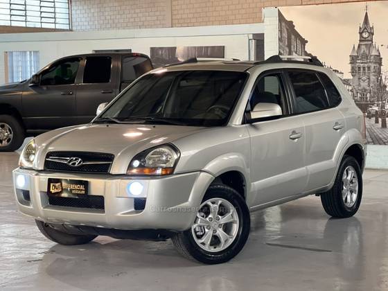 HYUNDAI TUCSON 2.0 MPFI GLS 16V 143CV 2WD GASOLINA 4P AUTOMÁTICO HYUNDAI TUCSON 2.0 MPFI GLS 16V 143CV 2WD GASOLINA 4P AUTOMÁTICO